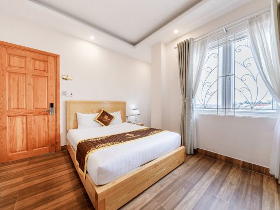 Golden Bee Hotel Room Type - Deluxe Double Room