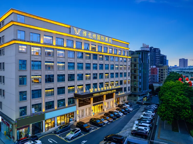 Vienna International Hotel (Shenzhen North Railway Station Yuanfen Subway Station)