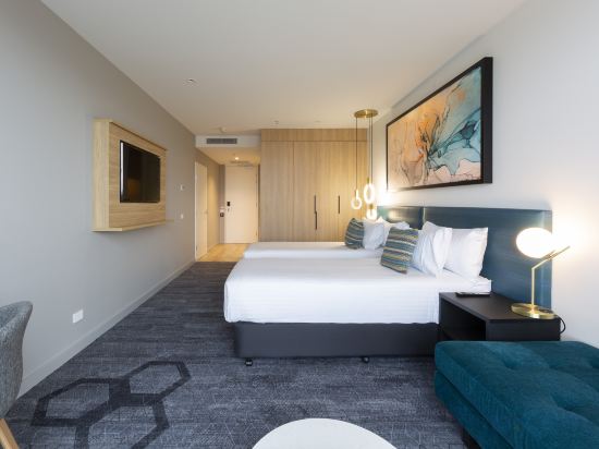 MERCURE CANBERRA BELCONNEN Room Type - Queen and Queen Superior Hotel Room, with bathroom and living space MERCURE CANBERRA BELCONNEN Room Type - Queen and Queen Superior Hotel Room, with bathroom and living space