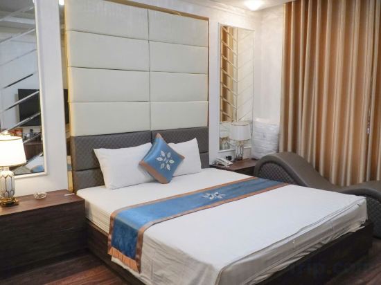 BAO NGOC HOTEL LINH DAM Room Type - Standard King Room