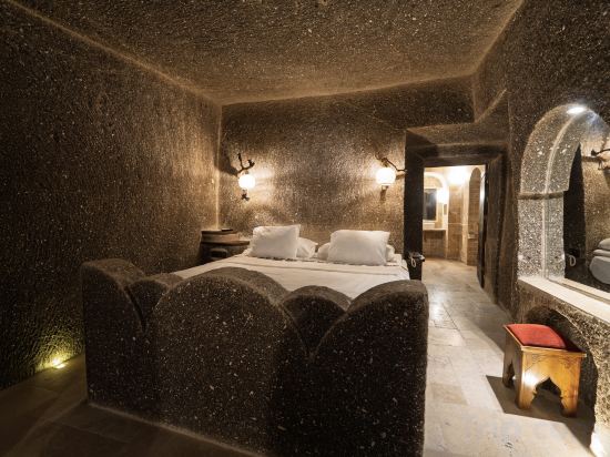 Grand Cave Suites Room Type - Quadruple Cave Suite Room