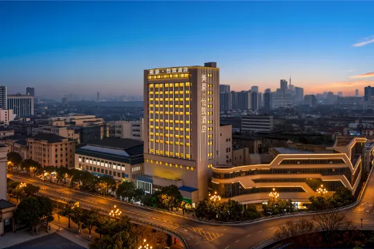 MEHOOD EZZI Hotel (Nanchang Bayi Square Dinggonglunan Subway Station)