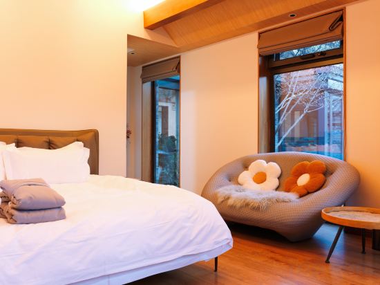 Beijing Liuhe Private Tang B&B Room Type - Hongguo (Garden Private Hot Spring, Giant Screen Projection)