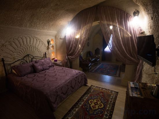 Holiday Cave Hotel Room Type - Junior Cave Suite