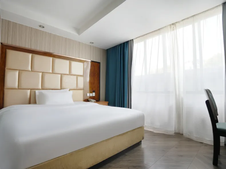 J Hotel (Shanghai Wildlife Park Huinan Subway Station)