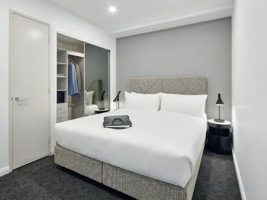 Meriton Suites Mascot Central - Tap to explore photos