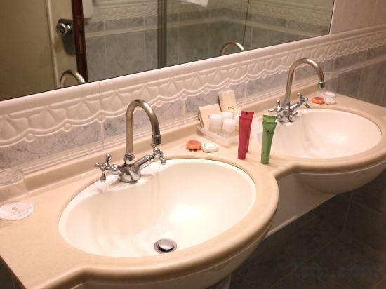 Hotel Carlton on the Grand Canal - Tap to explore photos