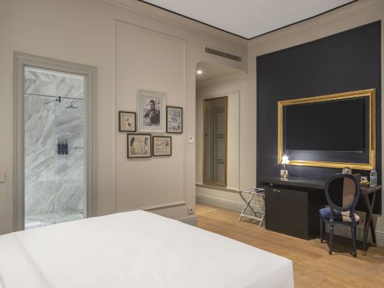 Palazzo Donizetti Hotel Room Type - KING DELUXE CORNER ROOM WITH CITY VIEW