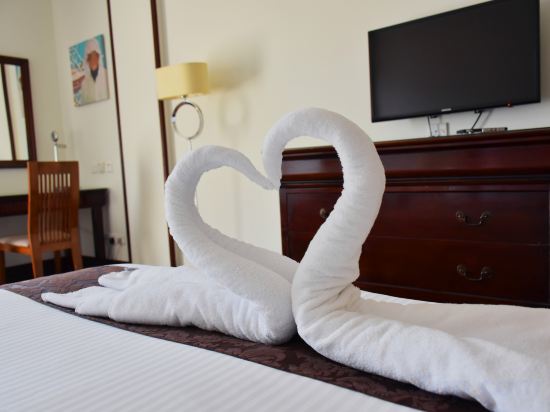 MOVENPICK HOTEL KUWAIT Room Type - Classic King Room MOVENPICK HOTEL KUWAIT Room Type - Classic King Room