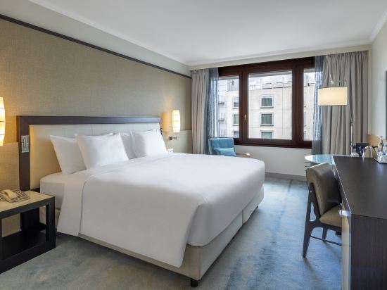 Hilton Geneva Hotel & Conference Centre Room Type - Queen Room