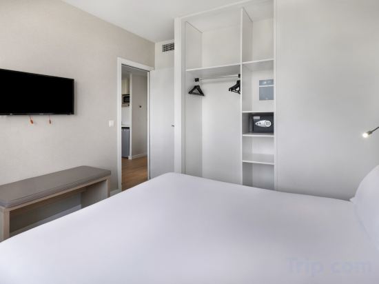 B&B Hotel Barcelona Sant Cugat - Tap to explore photos