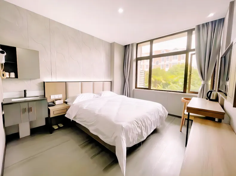 Qingzhu Beiyu Hotel (Shanghai Fudan University Guoquan Road Subway Station)