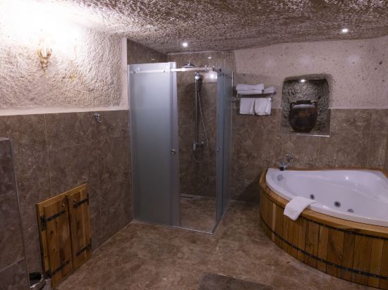 The Dorm Cave By Travellers Room Type - Queen Room