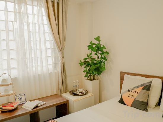 Galaxy Boutique Sai Gon Central Hotel Room Type - Deluxe Queen Room