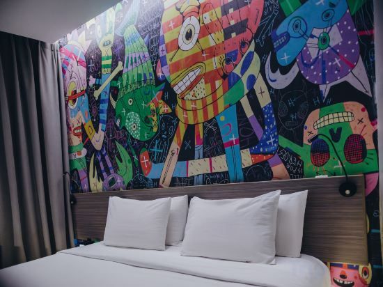 ARTOTEL Thamrin Jakarta - Tap to explore photos