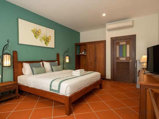 Villa Sanpakoi Room Type - Pool view Superior King Villa Sanpakoi Room Type - Pool view Superior King