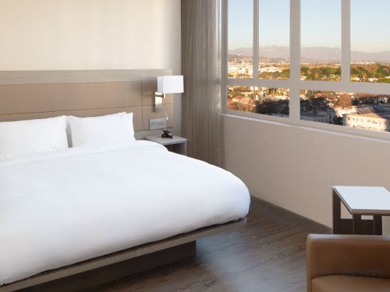 AC Hotel by Marriott Beverly Hills - Tap to explore photos