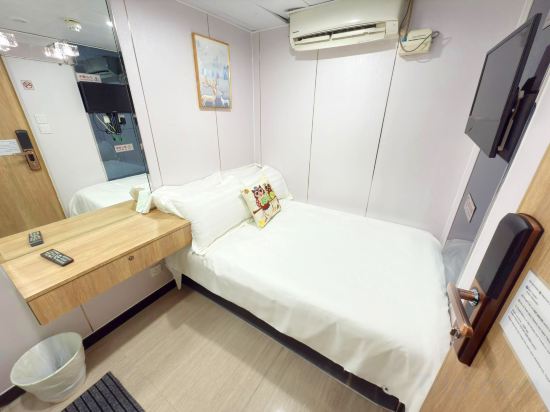 Apple Hostel Room Type - Deluxe Double Room Ensuite