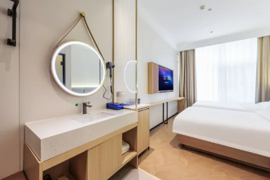 Super 8 Preferred Hotel (Beijing Shangdi Subway Station)