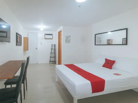 RedDoorz @ FCCG GoldMoon Boutique Hotel