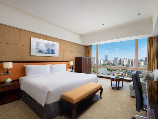 Shangri-La Chengdu Room Type - Horizon Club River View Room King Bed Room-Explore Modern Urban Skyline And Charming River View