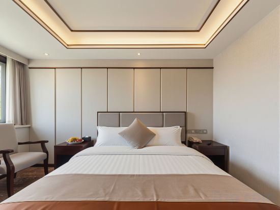 Rui Cheng Hotel Room Type - Ruiyi · Simple and Comfortable Double Bed Room (High Altitude Silent+Stable Hot Water+High Speed Int