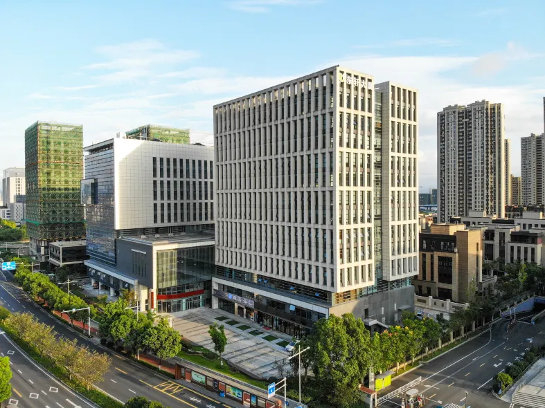 Yiju Life Hotel (Ningbo Dongbu Xincheng International Convention Center)