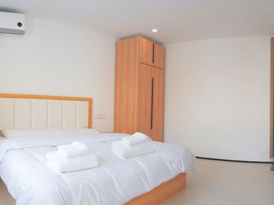 1CE HOTEL Room Type - Deluxe Queen Room302