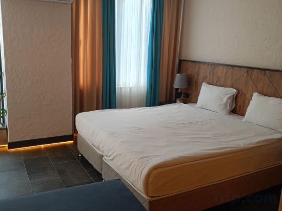Privado Hotels Room Type - Queen Room with Spa Bath