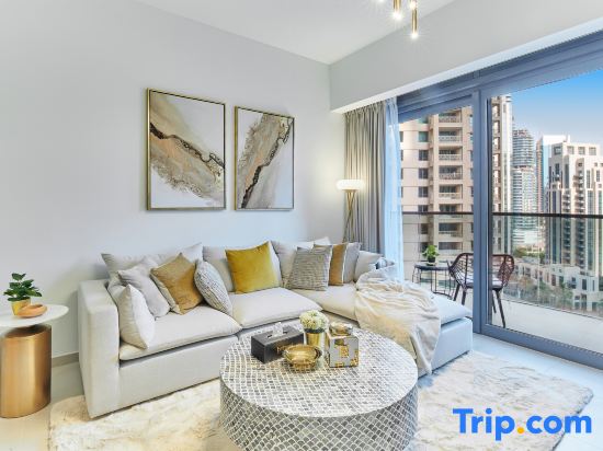 bnbme | Luxury Apt | Pool w/ Burj Khalifa Views