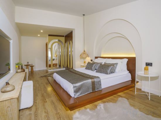 Qinn Hotels - Tap to explore photos