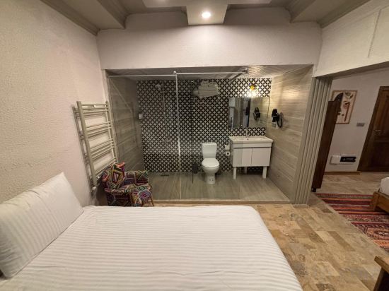 Grand Elite Cave Suites Room Type - Triple Room with Balcony