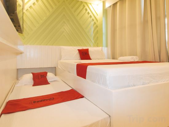RedDoorz @ Innzz Apartel