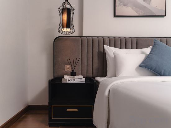 22Land Cloud Hotel Room Type - Executive Double Room