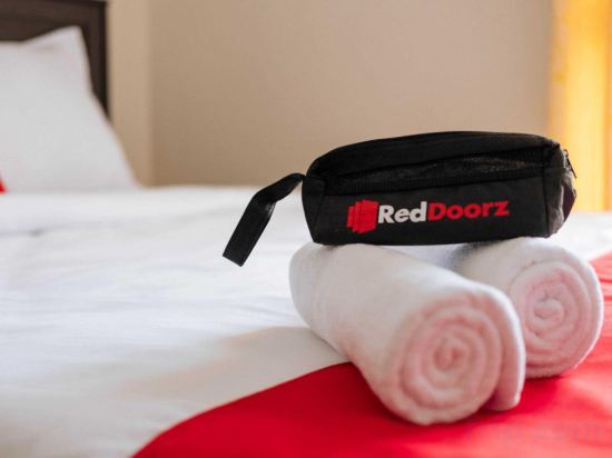 RedDoorz near Baclay Drive Super Metro - Tap to explore photos