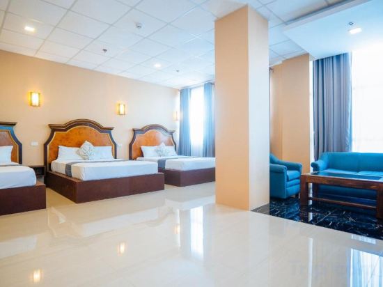 RedDoorz Plus @ Hotel Platinum Occidental Mindoro Room Type - Suite