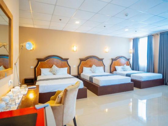 RedDoorz Plus @ Hotel Platinum Occidental Mindoro - Tap to explore photos