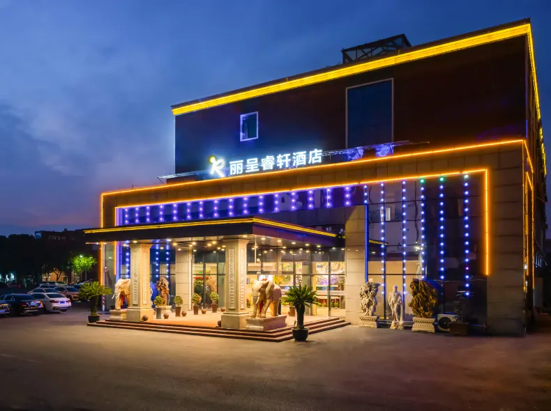 Rezenxuan Hotel (Shanghai Caolu Minlei Road Subway Station)