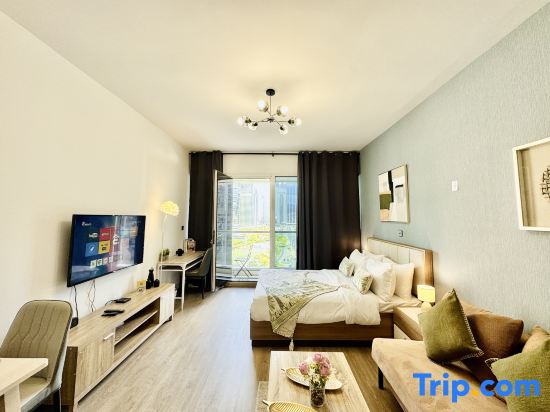 Cosmos Living Spacious Studio With Balcony