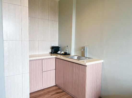Liberta Hotel Kemang - Tap to explore photos