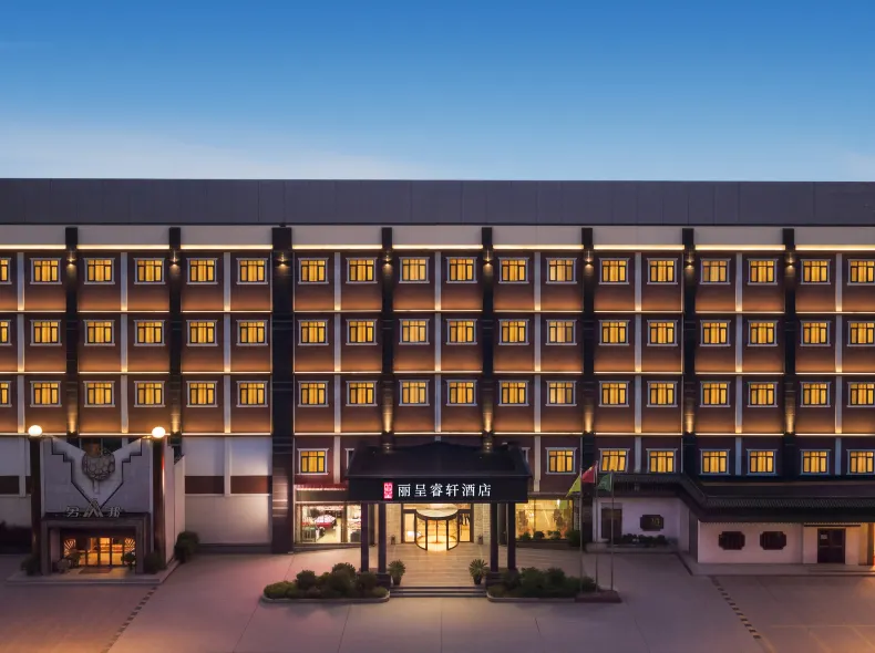 Rezen Select Hotel (Shanghai International Resort Chuansha Metro Station)