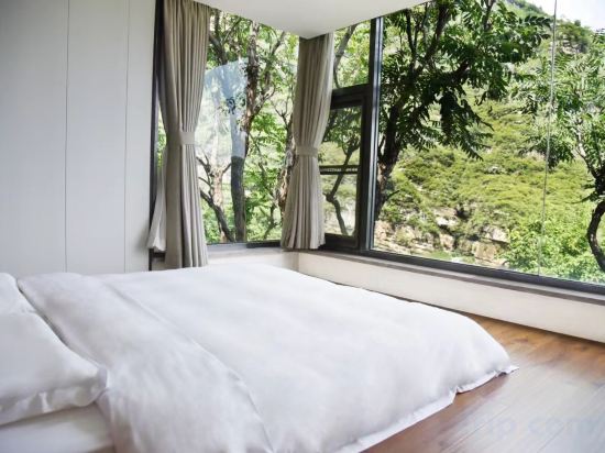 Shengshui Lianting Hostel Room Type - Yuanchai Cool Summer | 180° Mountain-View Tatami Couple Room