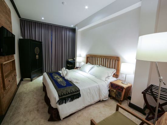1825 Gallery Hotel - Tap to explore photos