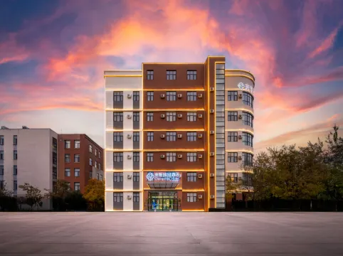 Chonpines Hotel (Tianjin Airport Binhai International Airport Branch)