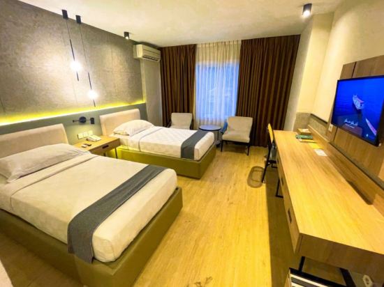 Hotel Pangeran City - Tap to explore photos