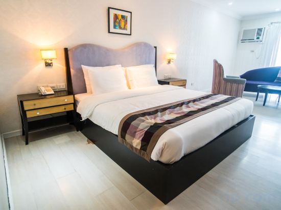 Queen Margarette Hotel Lucena - Main Room Type - VIP Suite
