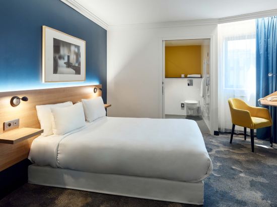 B&B HOTEL Paris 17 Batignolles - Tap to explore photos