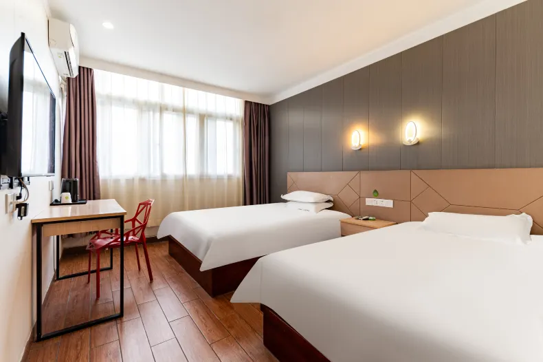 輕住飯店（上海南京東路外灘地鐵站店）