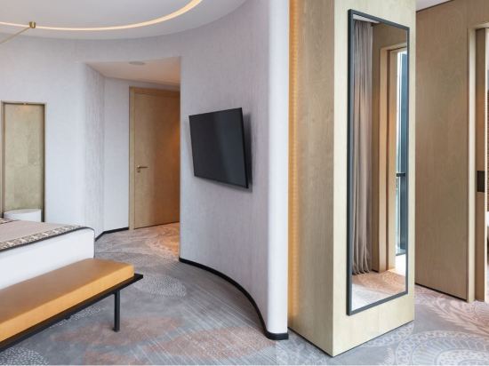 Paragraph Freedom Square, a Luxury Collection Hotel, Tbilisi