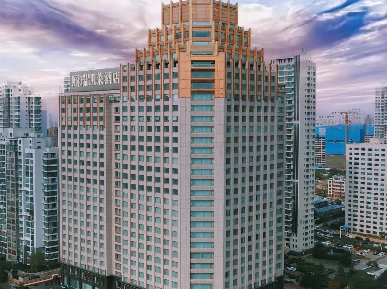 Enrichee Gloria Plaza Hotel